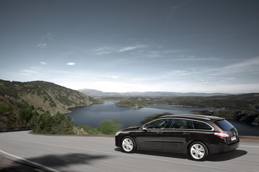  Peugeot 508 SW 2010 года  (фото 11 из 33)